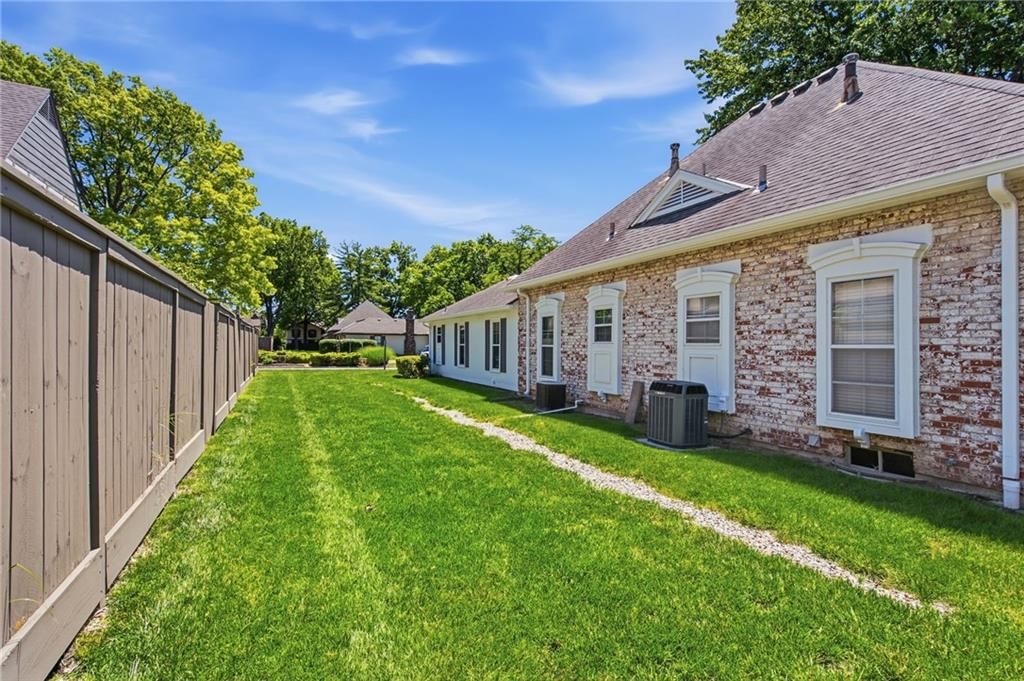10240 Conser Street — photo 30