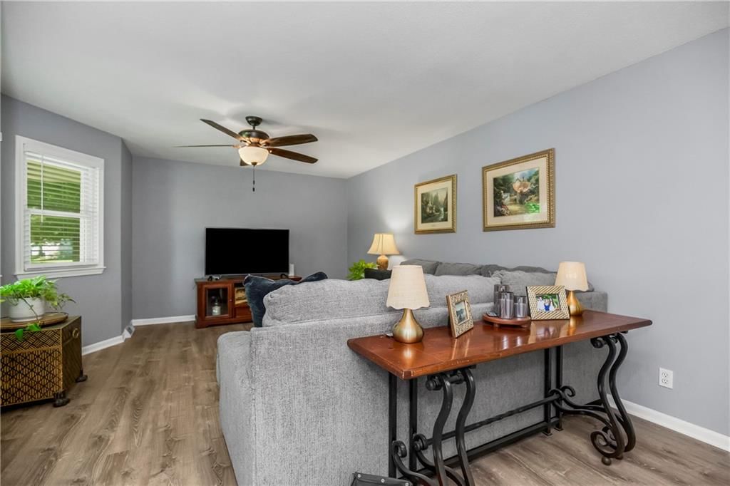 105 Continental Drive — photo 3