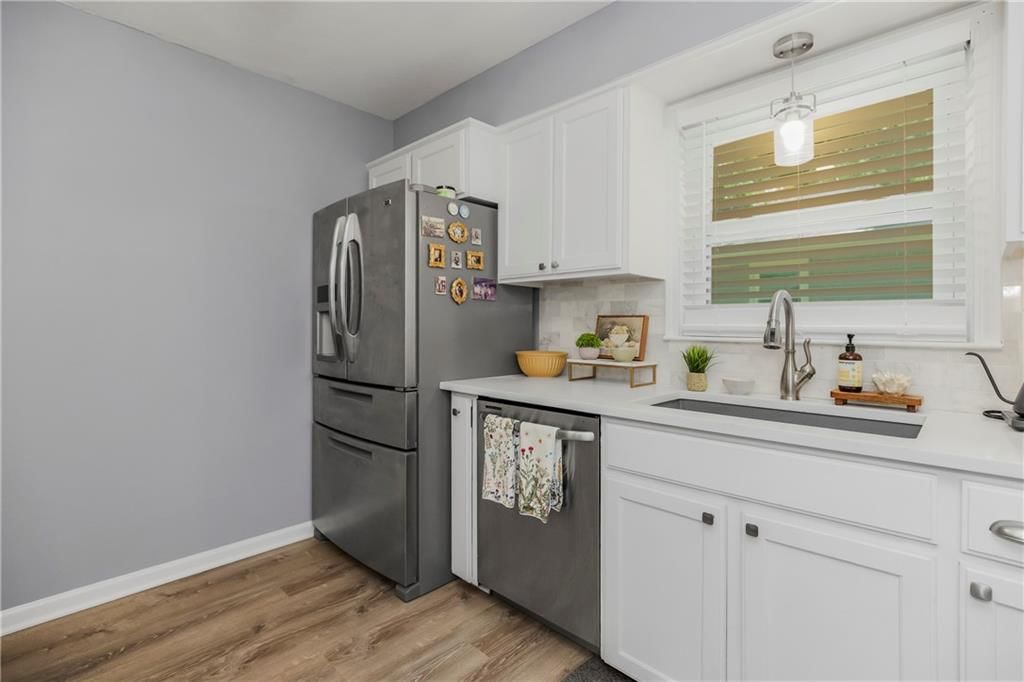 105 Continental Drive — photo 10