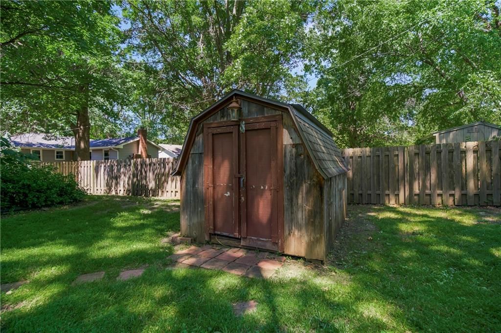 105 Continental Drive — photo 27