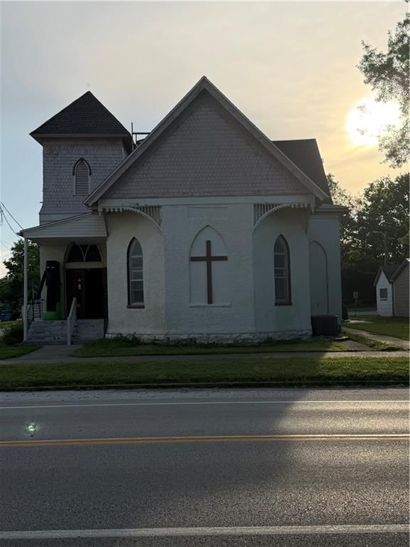 220 N MAIN Street — photo 1