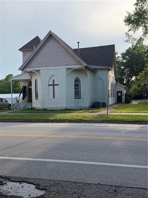 220 N MAIN Street — photo 2