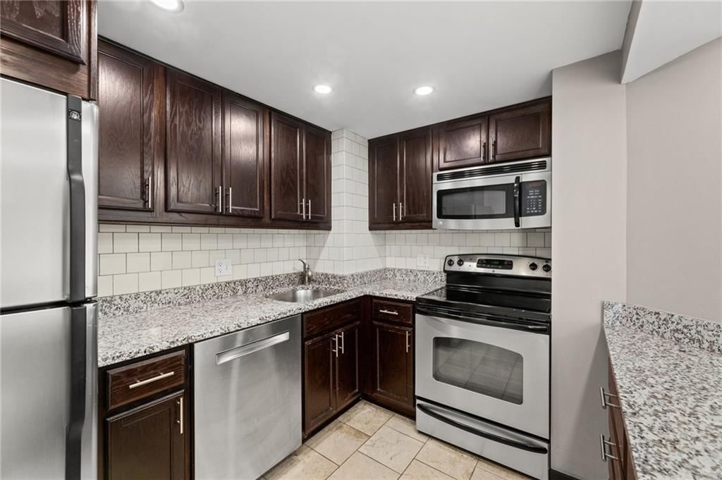 3838 Rainbow Boulevard — photo 31