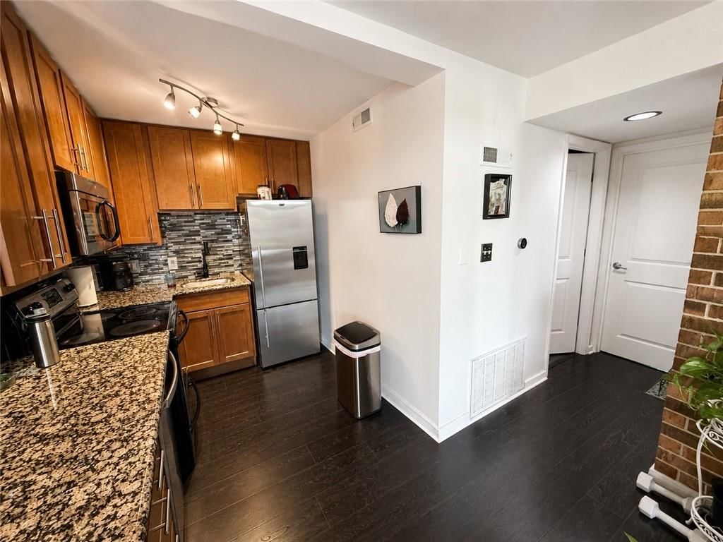 2933 Baltimore Avenue — photo 4