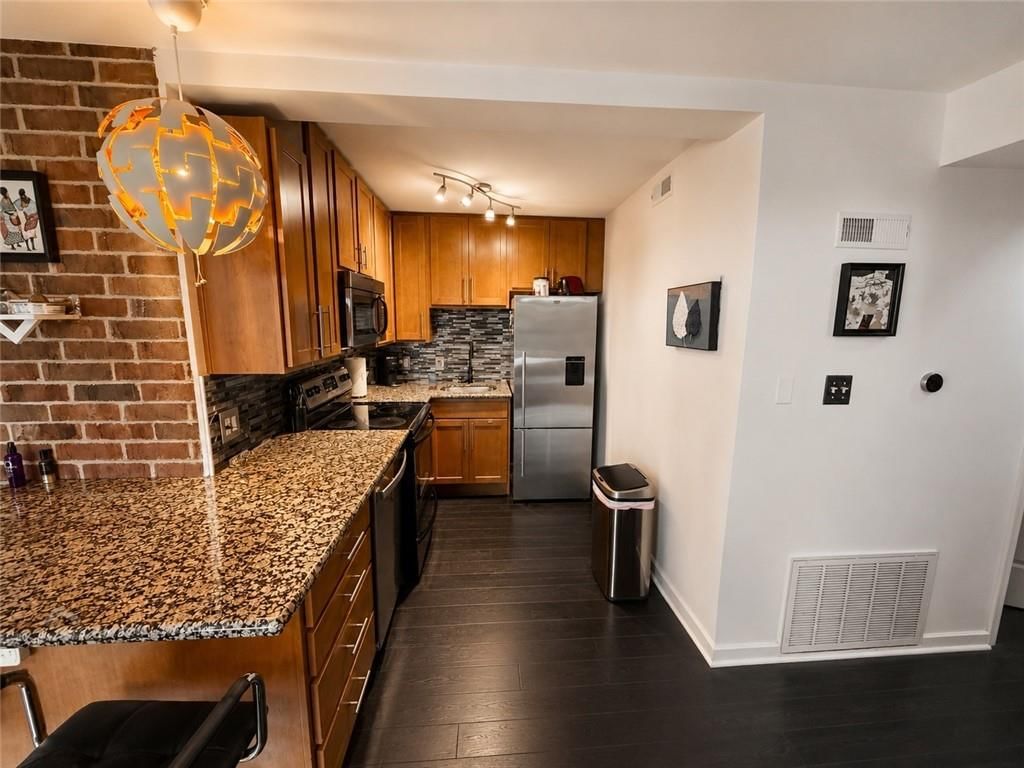 2933 Baltimore Avenue — photo 5