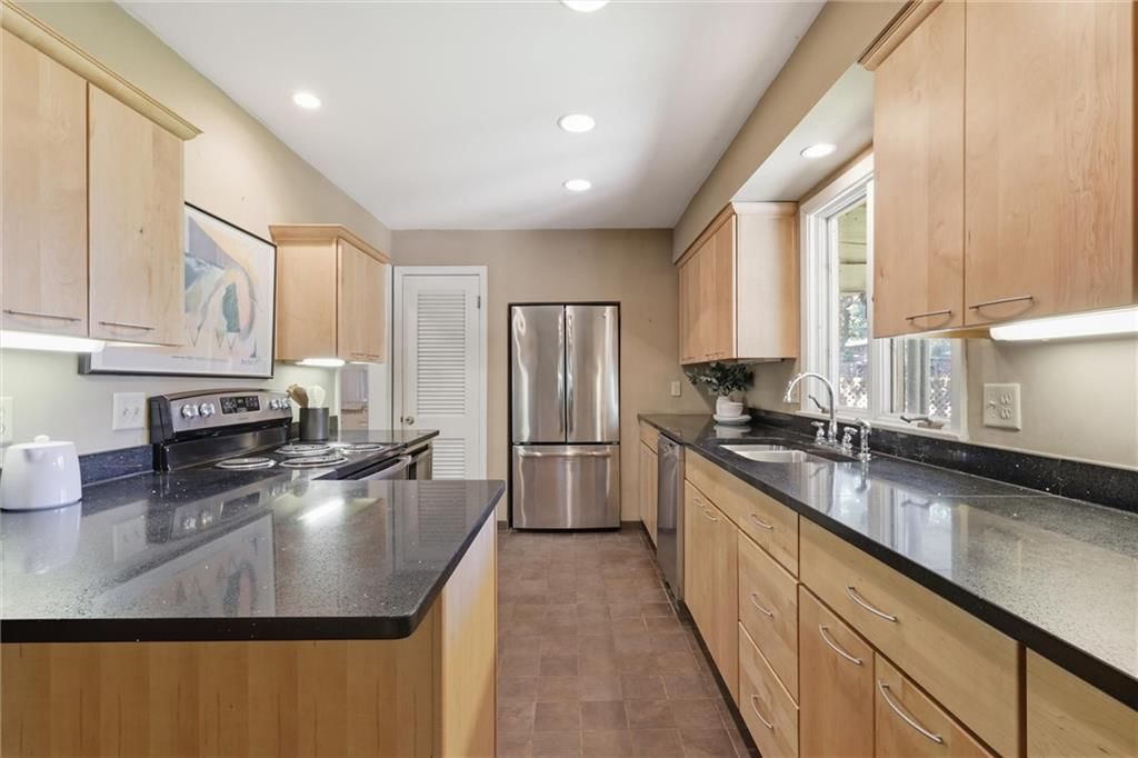 6332 Robinhood Drive — photo 9