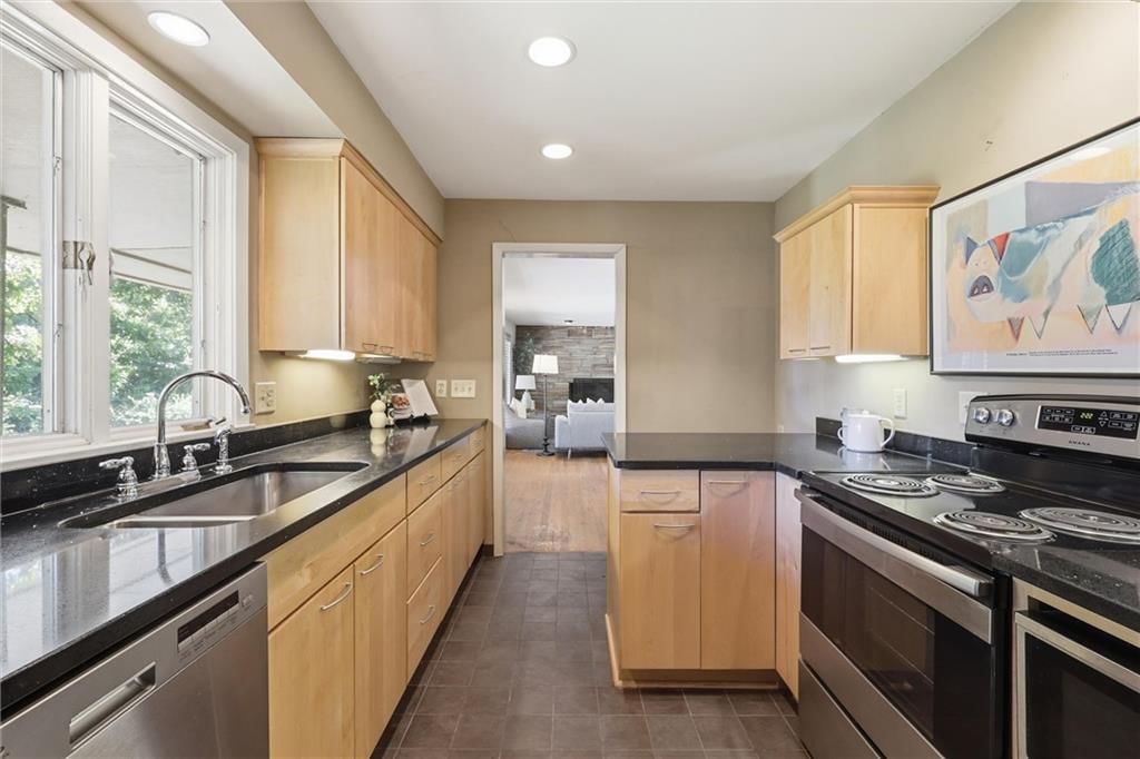 6332 Robinhood Drive — photo 10