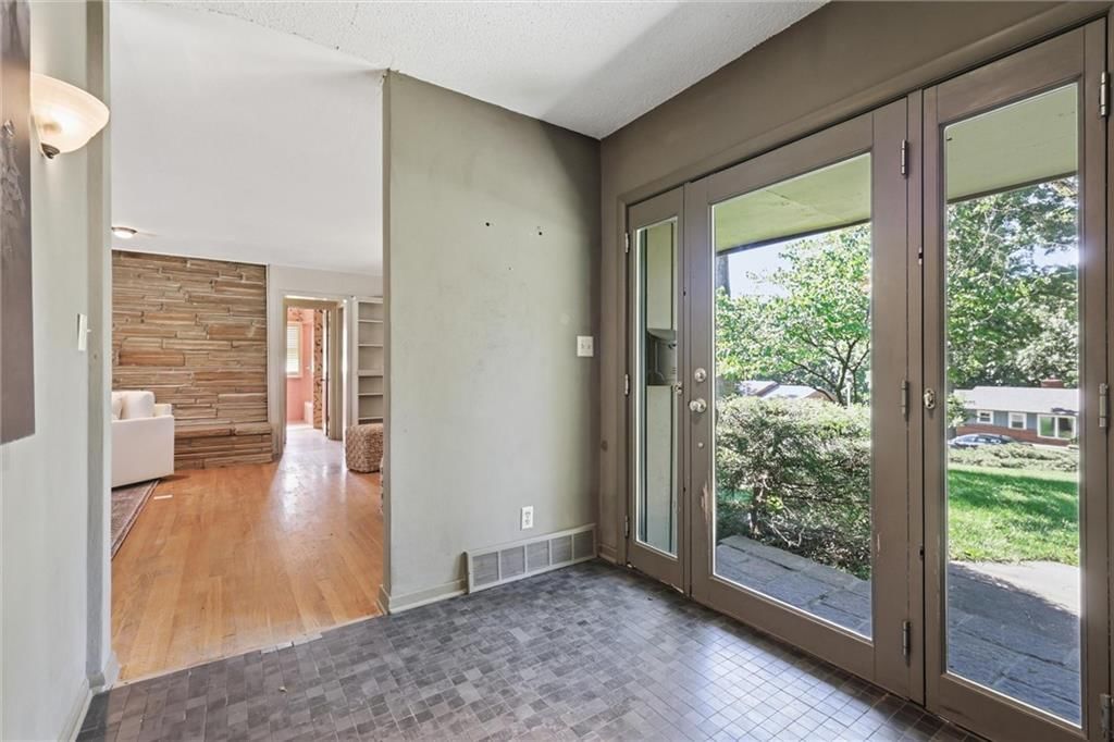 6332 Robinhood Drive — photo 25