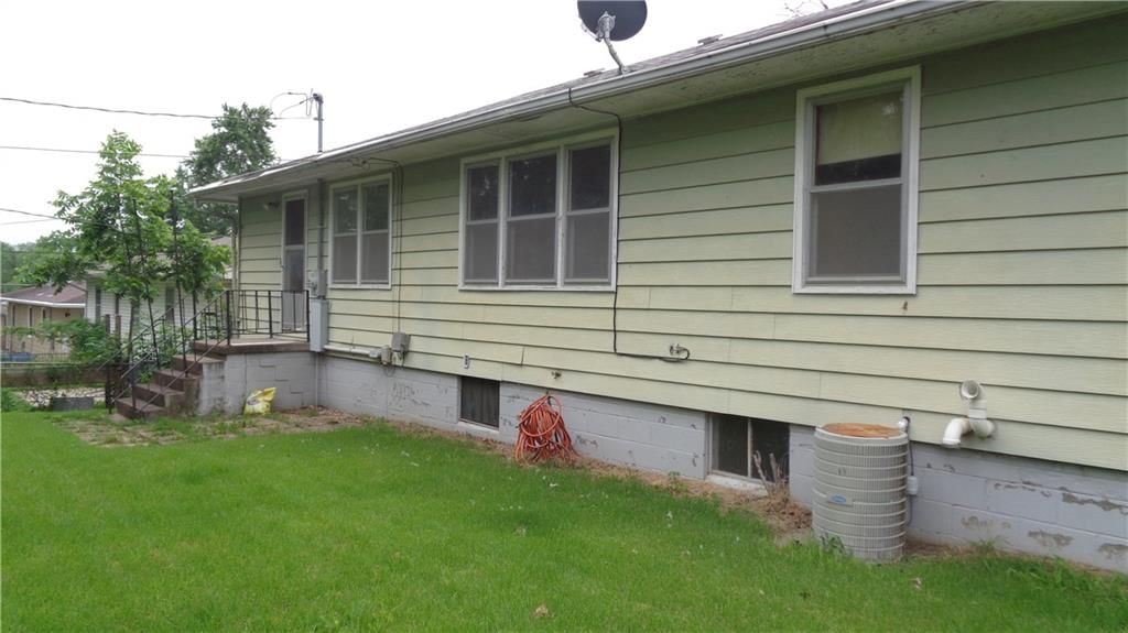 305 S Mitchell Street — photo 17
