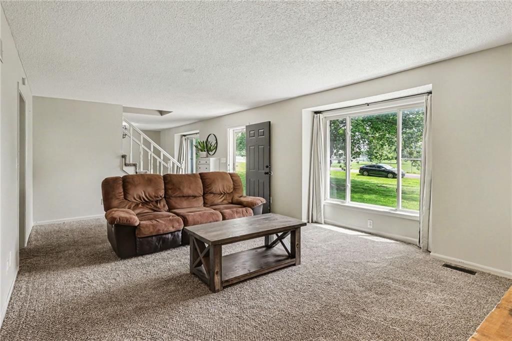 702 Howard Road — photo 4