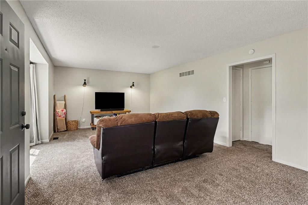 702 Howard Road — photo 6