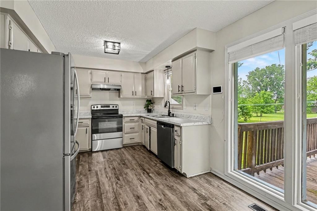 702 Howard Road — photo 10