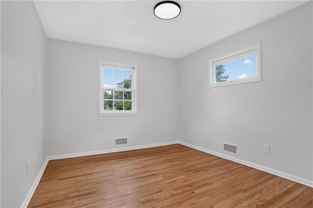 1002 E 79th Street — photo 19