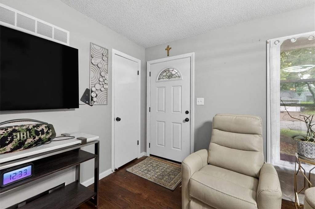 9504 Bennington Avenue — photo 11