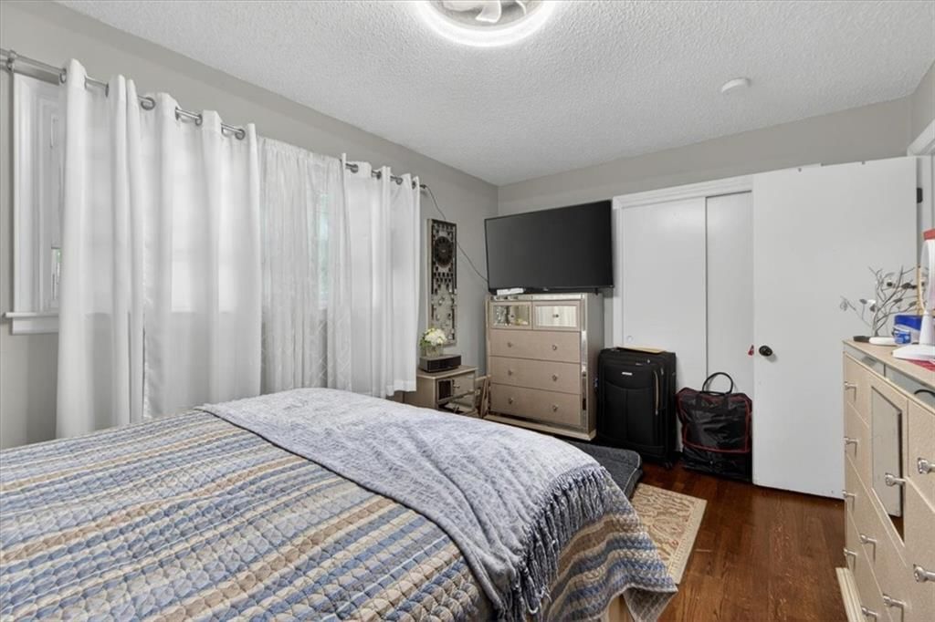 9504 Bennington Avenue — photo 31