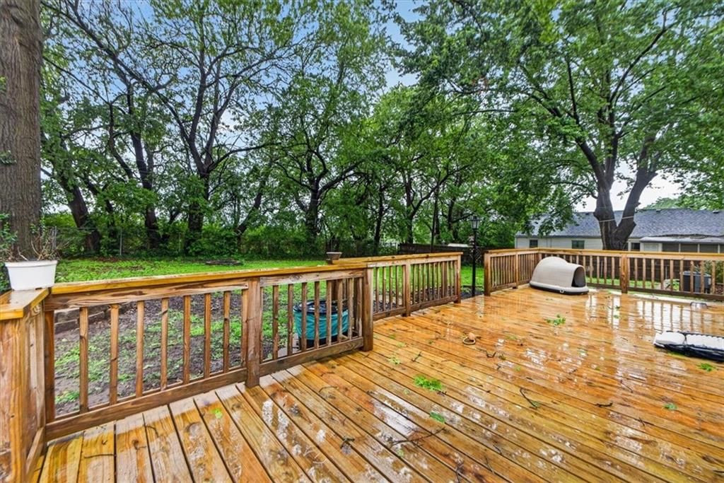 9504 Bennington Avenue — photo 34