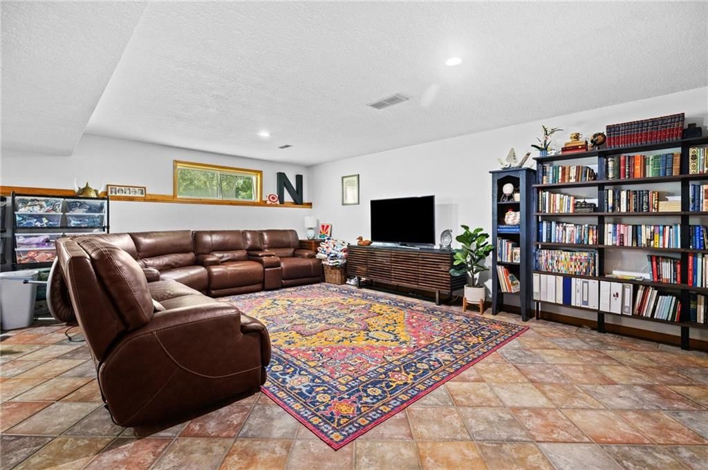 703 N Lincoln Street — photo 33