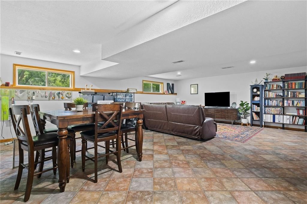 703 N Lincoln Street — photo 35