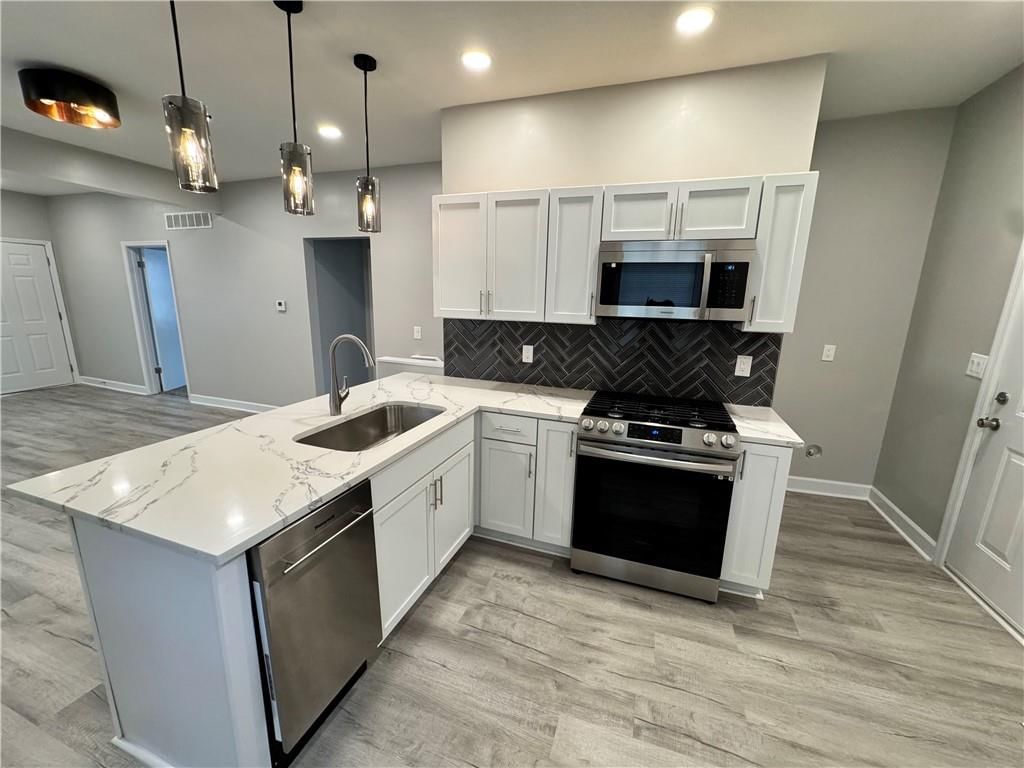 Photo 8 of 19 - 143 E Short Avenue, Independence, MO 64050