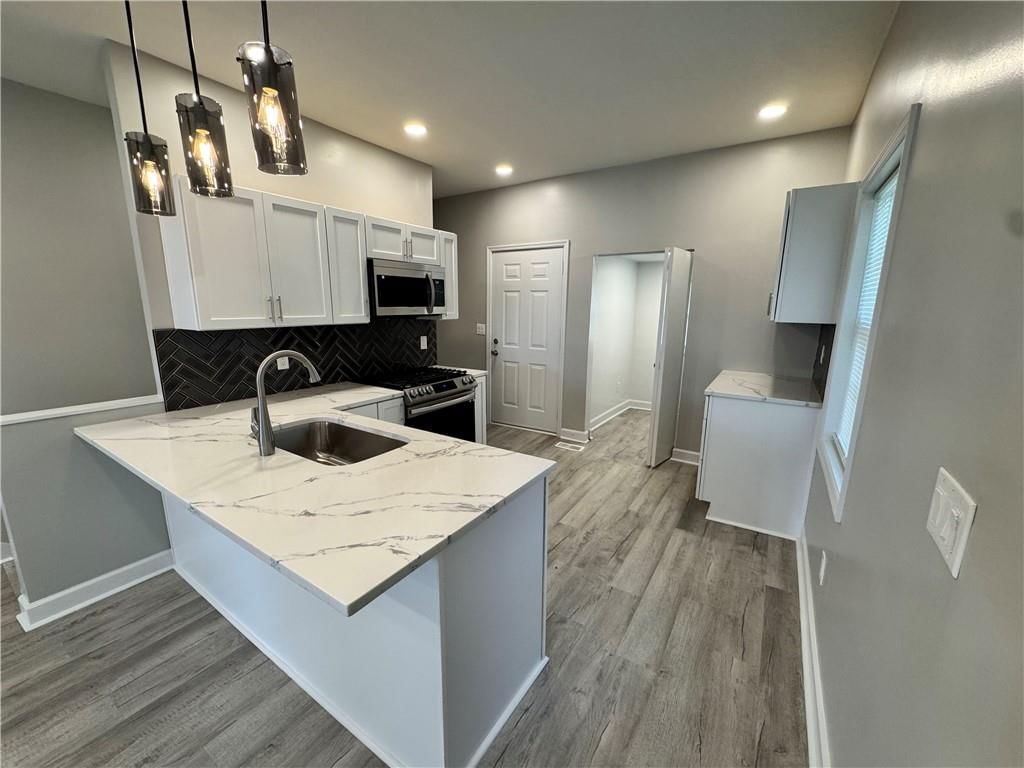 Photo 9 of 19 - 143 E Short Avenue, Independence, MO 64050