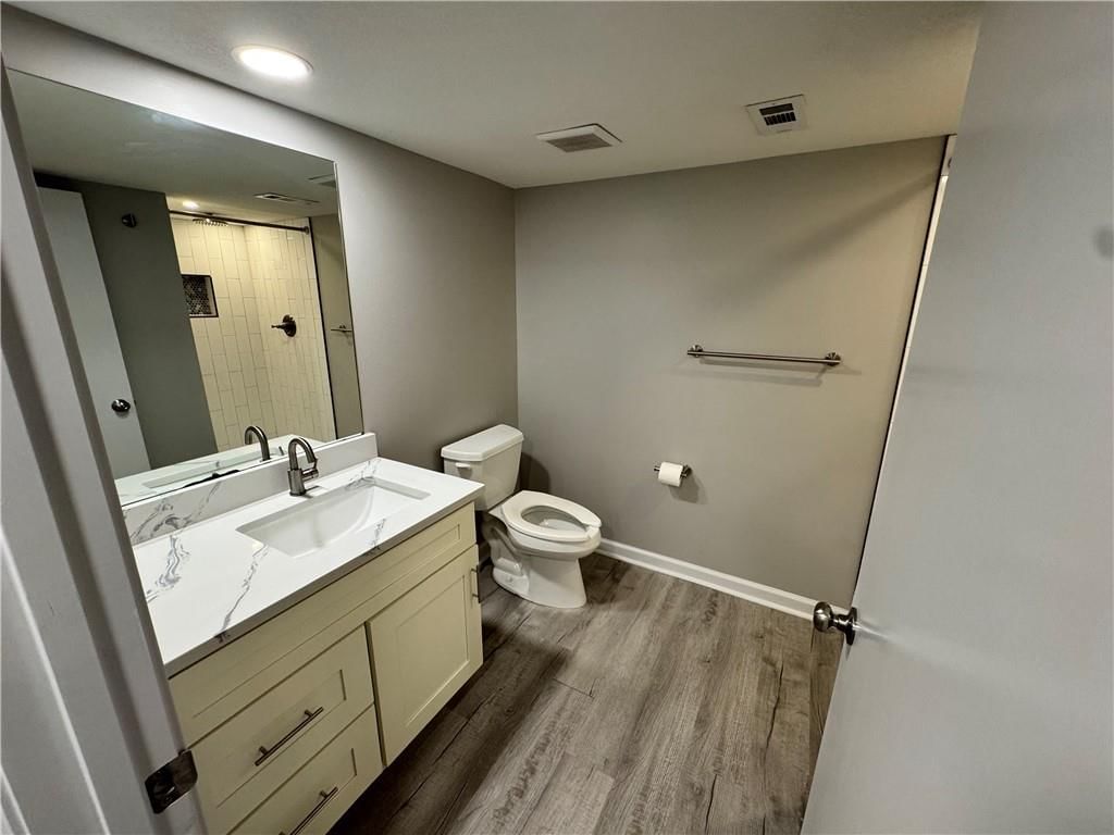 Photo 17 of 19 - 143 E Short Avenue, Independence, MO 64050