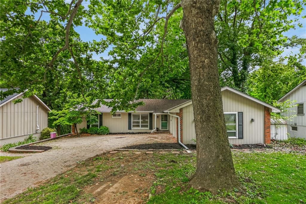 Photo 5 of 45 - 6512 NW Quail Run Drive, Kansas City, MO 64152