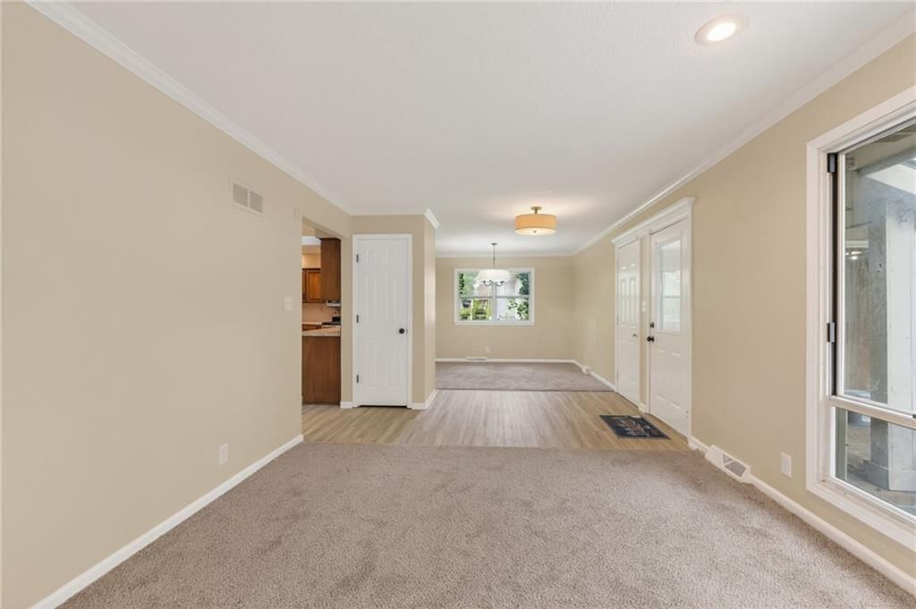 Photo 14 of 45 - 6512 NW Quail Run Drive, Kansas City, MO 64152