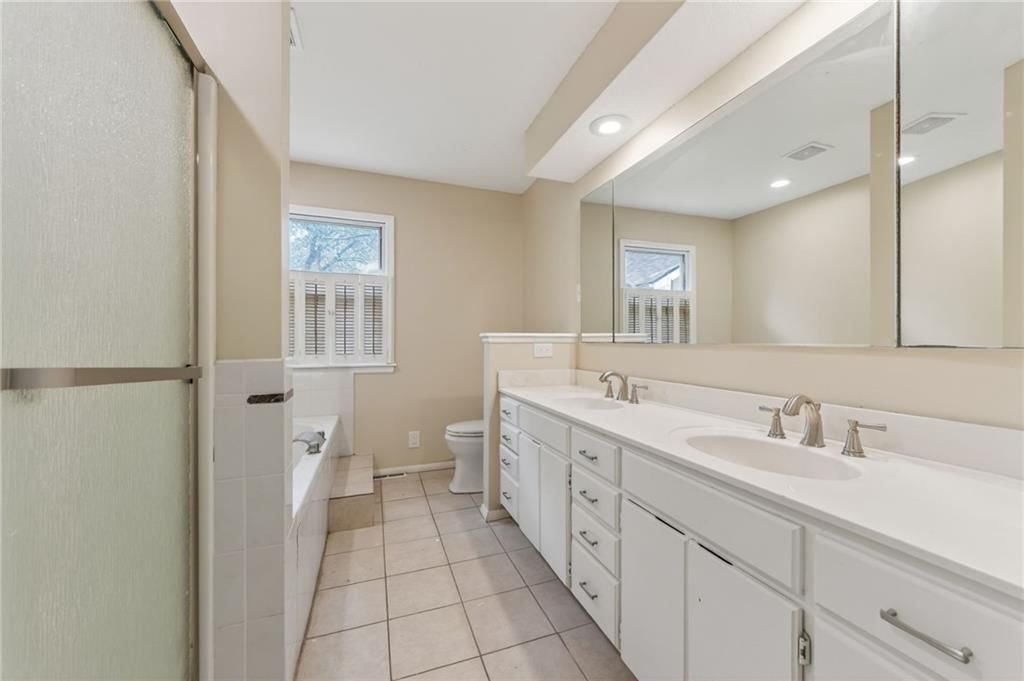 Photo 32 of 45 - 6512 NW Quail Run Drive, Kansas City, MO 64152