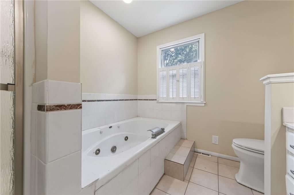 Photo 33 of 45 - 6512 NW Quail Run Drive, Kansas City, MO 64152