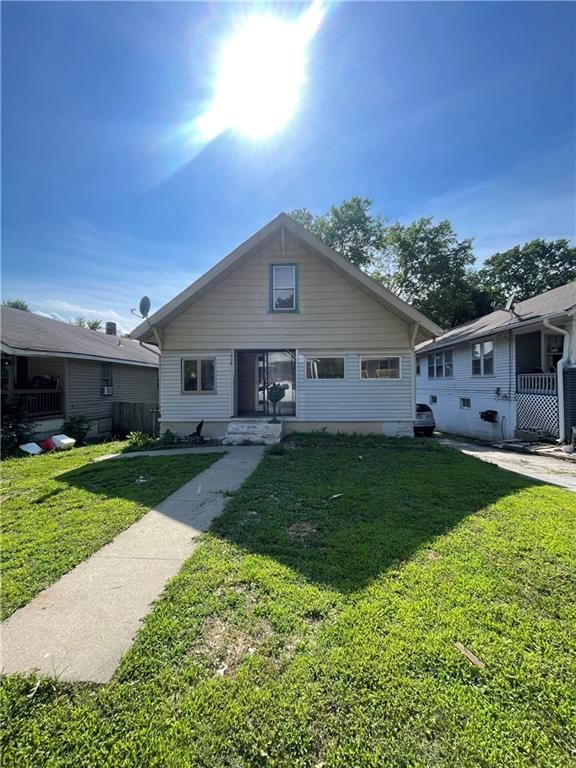 1818 S Overton Avenue — photo 1