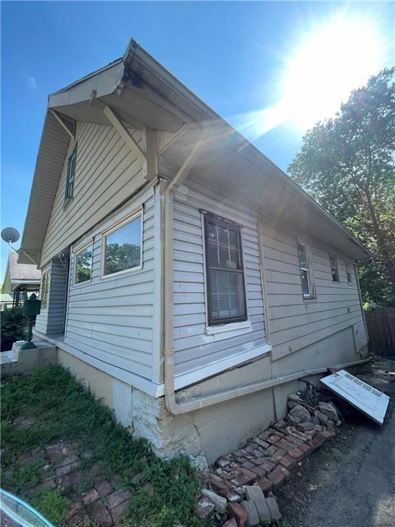 1818 S Overton Avenue — photo 2