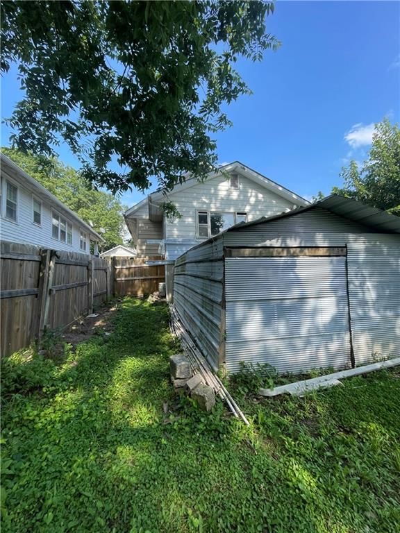 1818 S Overton Avenue — photo 30