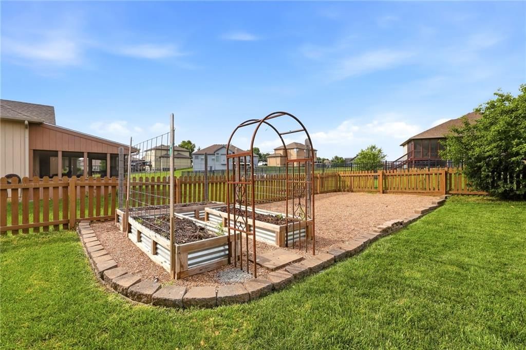 1217 Hillmann Lane — photo 33