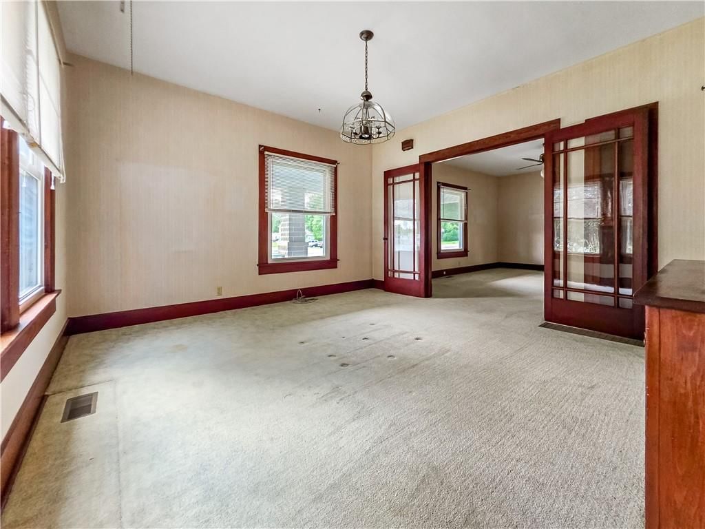 213 W 2nd Street — photo 11