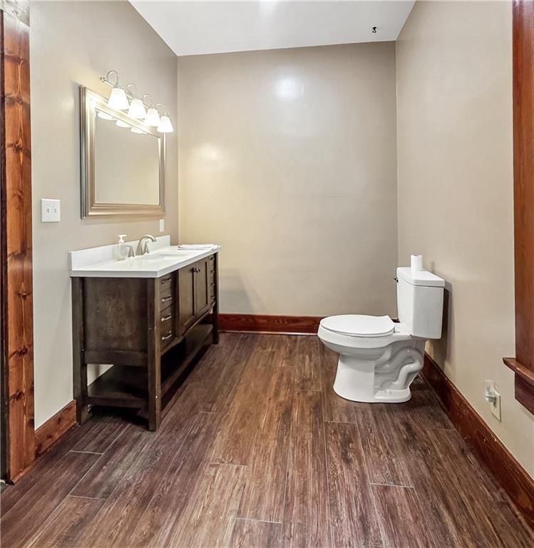 213 W 2nd Street — photo 18