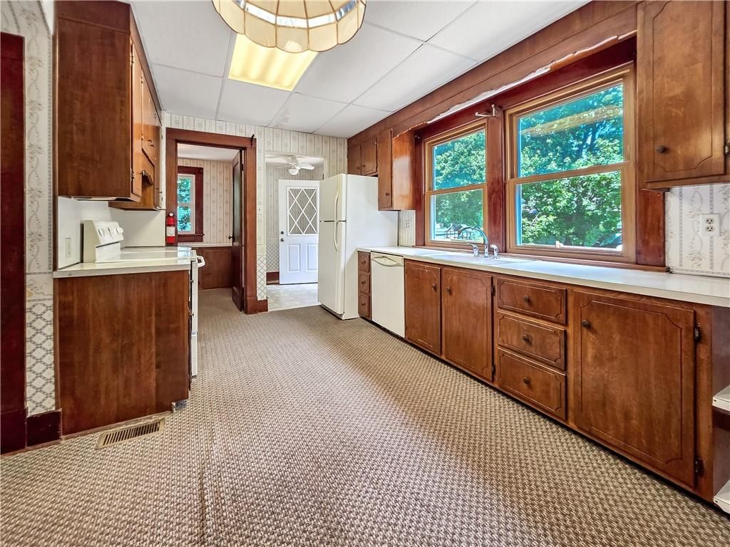 213 W 2nd Street — photo 26