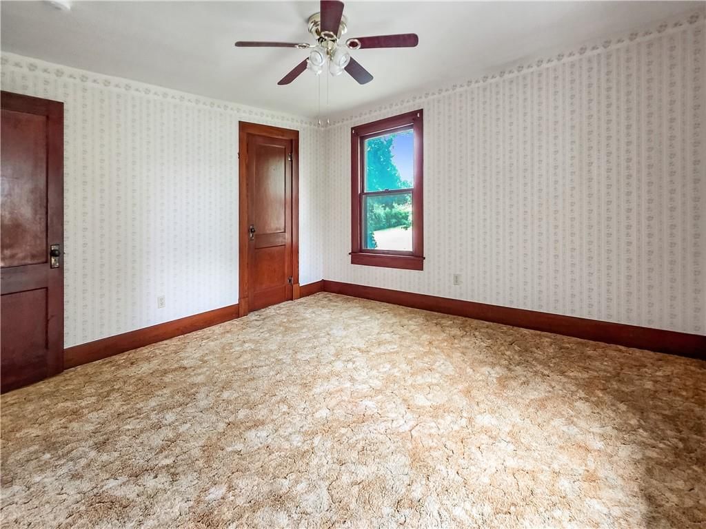 213 W 2nd Street — photo 31