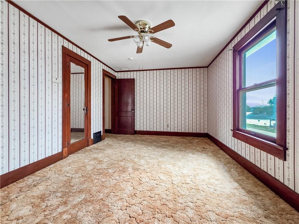 213 W 2nd Street — photo 36