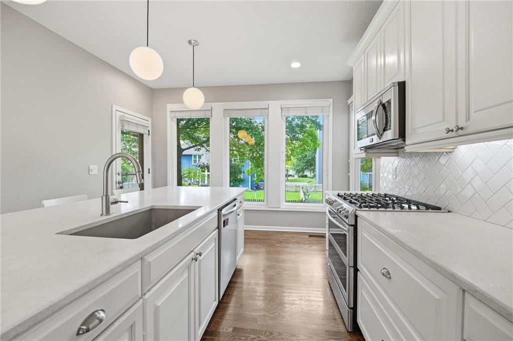5210 W 157th Terrace — photo 3
