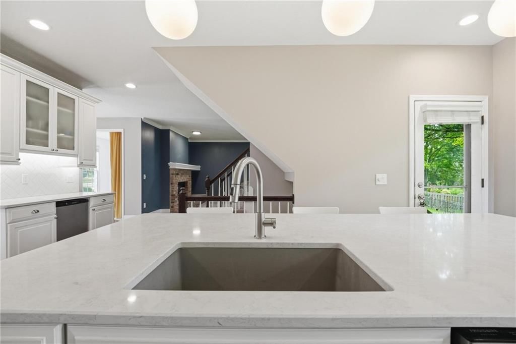 5210 W 157th Terrace — photo 5