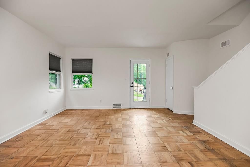 315 NE Northcrest Drive — photo 5