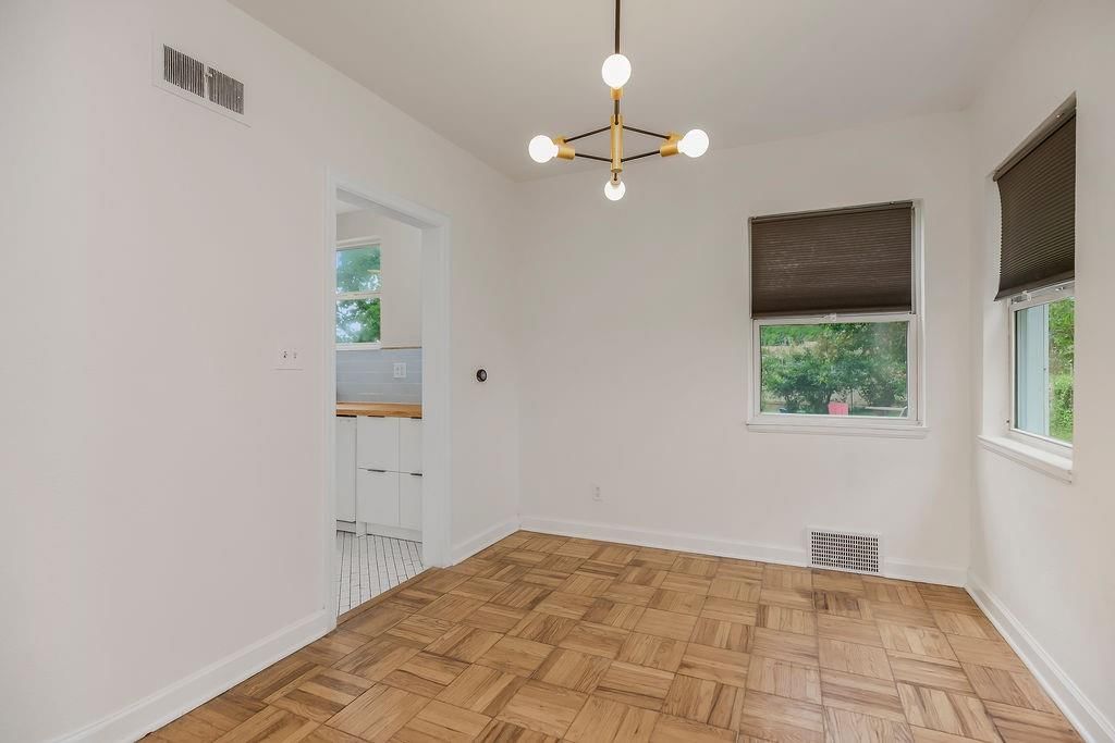 315 NE Northcrest Drive — photo 6