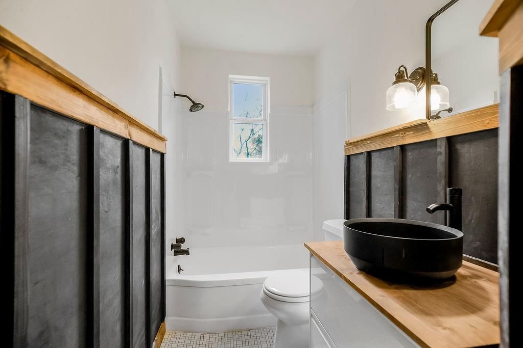315 NE Northcrest Drive — photo 18