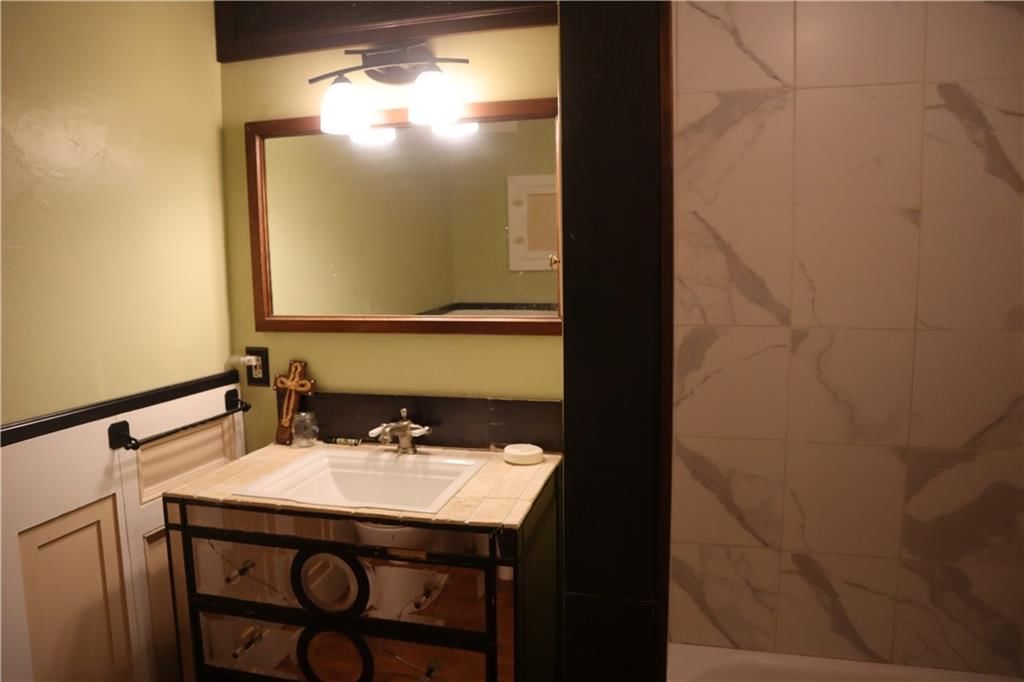 6 S Holbrook Street — photo 19