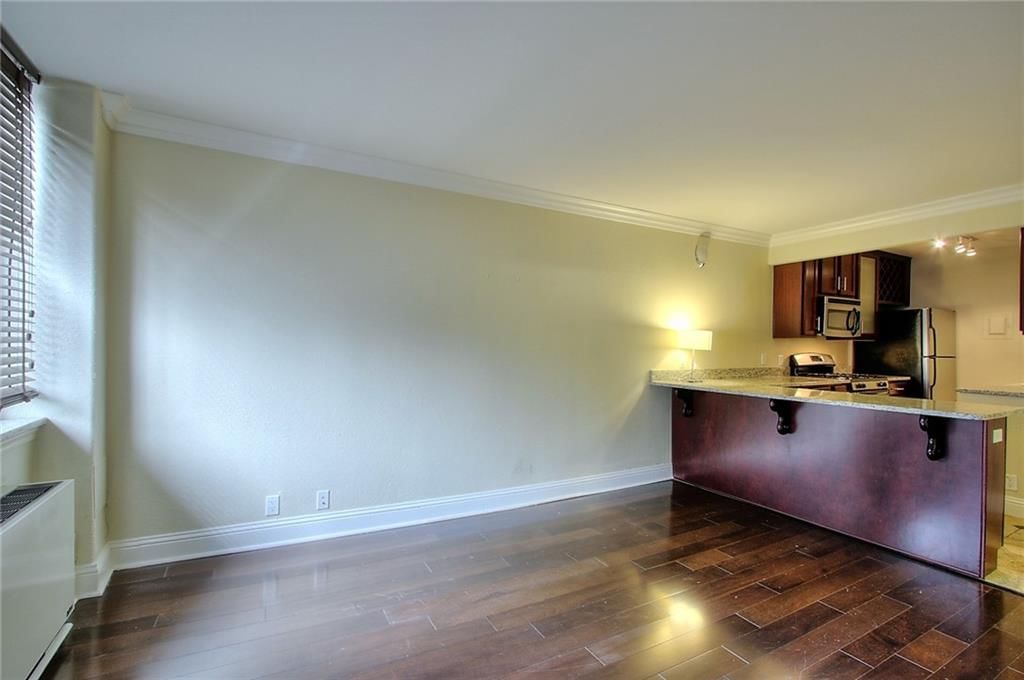 700 E 8th Street — photo 3