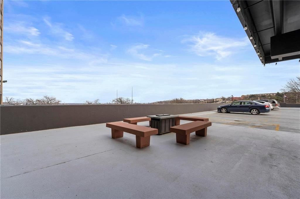 700 E 8th Street — photo 17
