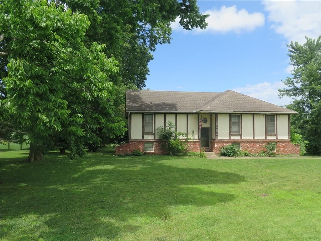 10610 W 170th Terrace, Overland Park, KS