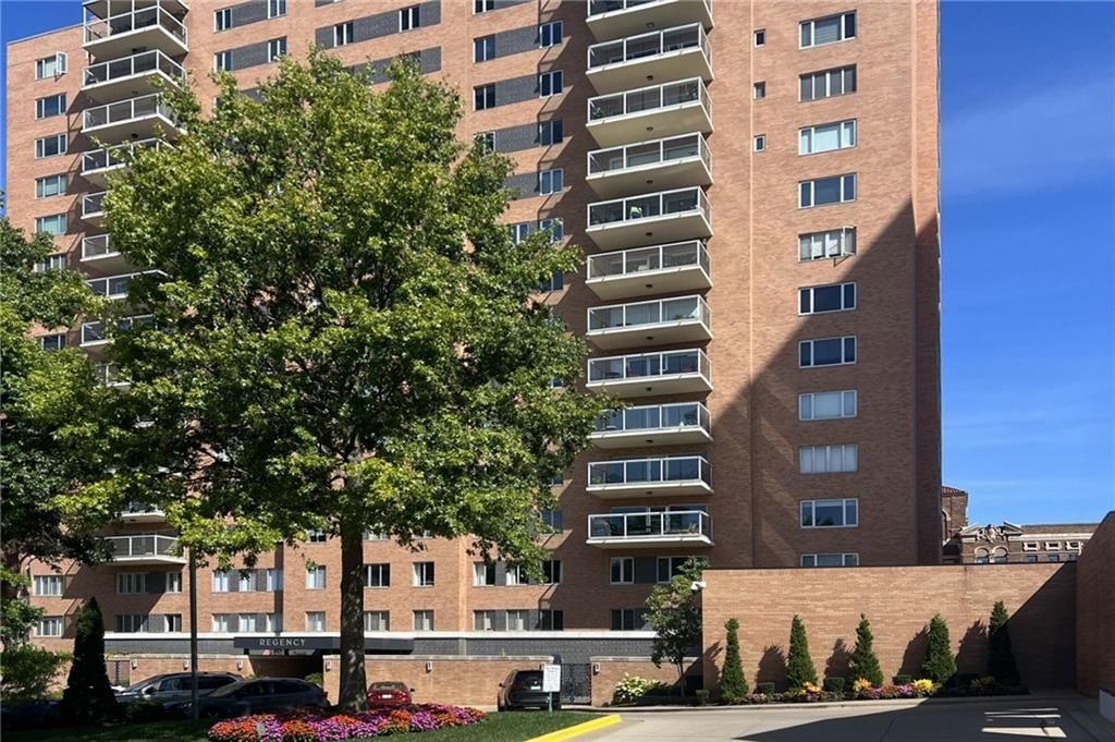 221 W 48th Street — photo 2
