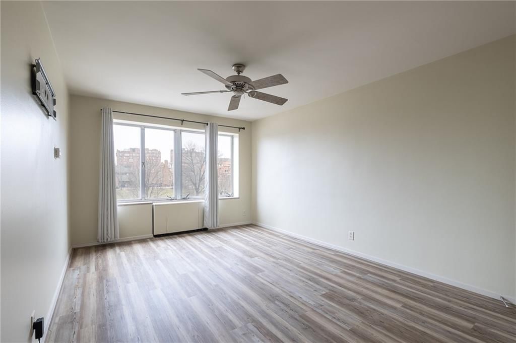 221 W 48th Street — photo 18