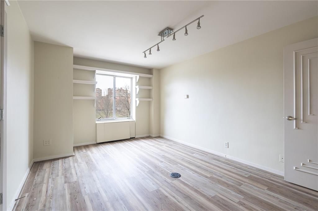 221 W 48th Street — photo 23
